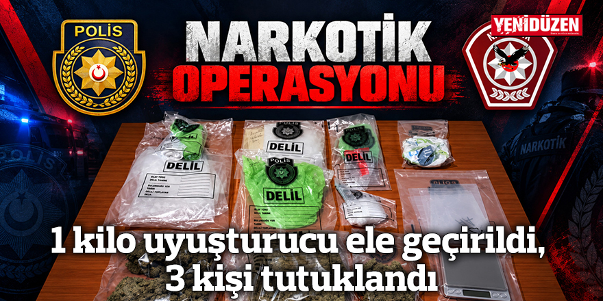 Uyuşturucu madde paketleri ve polis ekipleriyle ele geçirilen madunlar masada serili halde