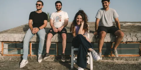Cemre Arca & The Beez’in yeni şarkısı “The Greatest Fiction” tanıtım görseli