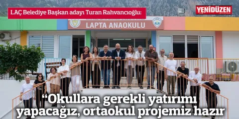 Rahvancıoğlu konuşuyor, arka planda hükümet logosu ve belge üzerine vurgu