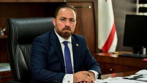 Çavuş konuşma yapıyor; kadınların ülke üretim gücündeki rolüne vurgu yapan etkinlik sahnesi