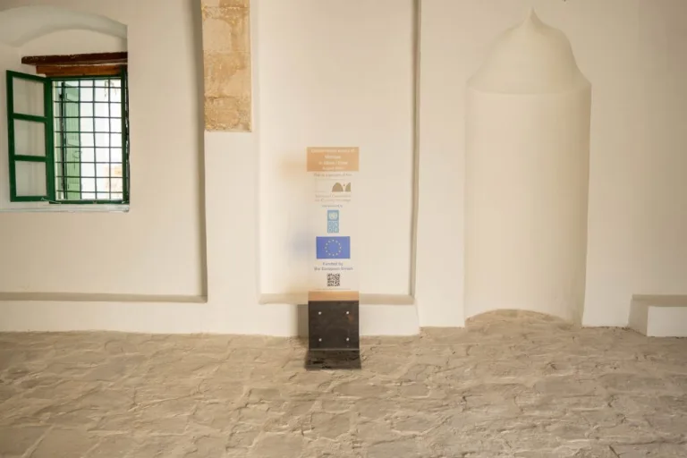 Gilan (Ceylan) Köyü Camii’nde tamamlanan koruma çalışmaları sonrası restorasyon yapılan taş ve çatı detayları