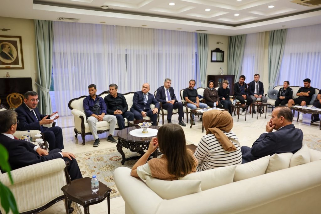 TC Cumhurbaşkanı Yardımcısı Yılmaz, kayıp yakınlarıyla bir araya geldi