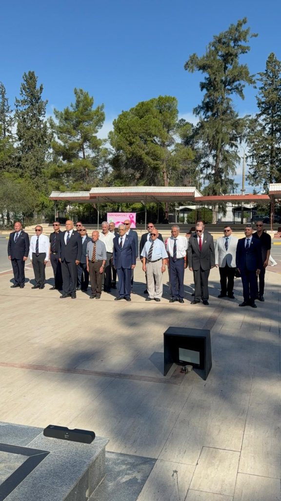 Kıbrıs Türk Emekli Subaylar Derneği’nin 36’ncı kuruluş yıldönümü etkinliğine ilişkin bir kutlama sahnesi.