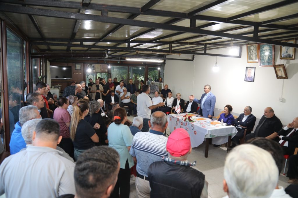 Başbakan Üstel bazı Karpaz köylerini ziyaret etti