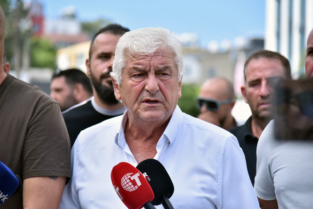 EL-SEN grevinde ikinci gün… Tuğcu: “Taleplerimiz yerine getirilene kadar tüm bölgelerde ve Teknecik'te eylemlerimiz sürecek”