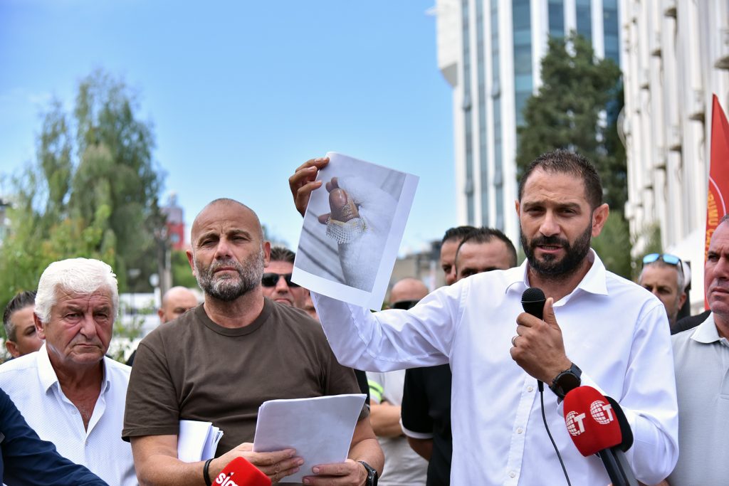 EL-SEN grevinde ikinci gün… Tuğcu: “Taleplerimiz yerine getirilene kadar tüm bölgelerde ve Teknecik'te eylemlerimiz sürecek”