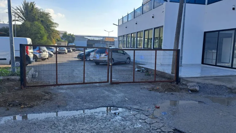 KTEZO duyurusuna ilişkin bina dışı şehir manzarası veya park alanını gösteren genel bir görüntü