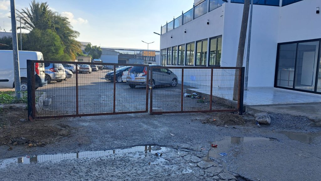 KTEZO duyurusuna ilişkin bina dışı şehir manzarası veya park alanını gösteren genel bir görüntü