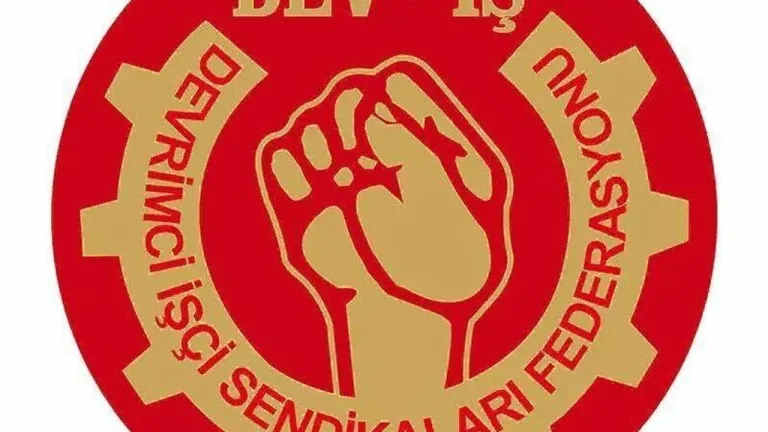 DEV-İŞ sendikası üyelerinin Kıbrıs Türk Petrolleri önünde devam eden grev eylemi