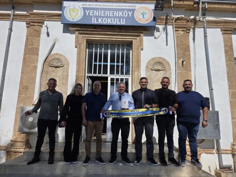 Fenerbahçeliler Derneği tarafından Yeni Erenköy İlkokulu’na yapılan çardak