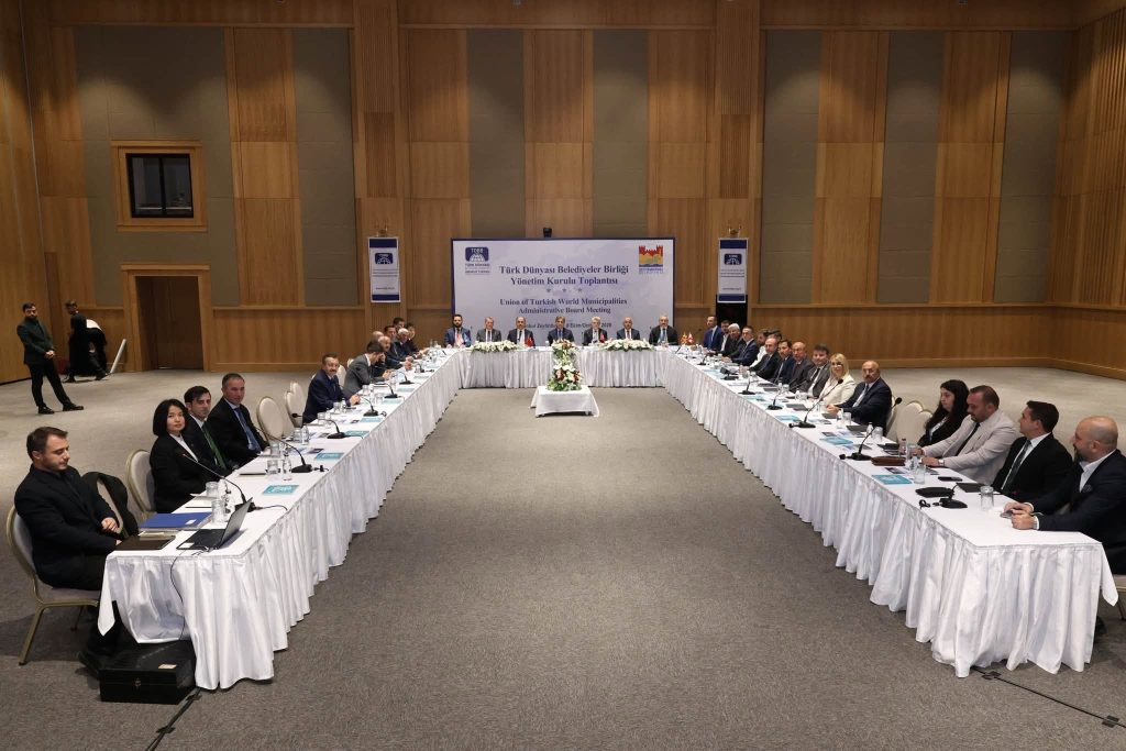 Özçınar Türk Dünyası Belediyeler Birliği toplantısına katıldı
