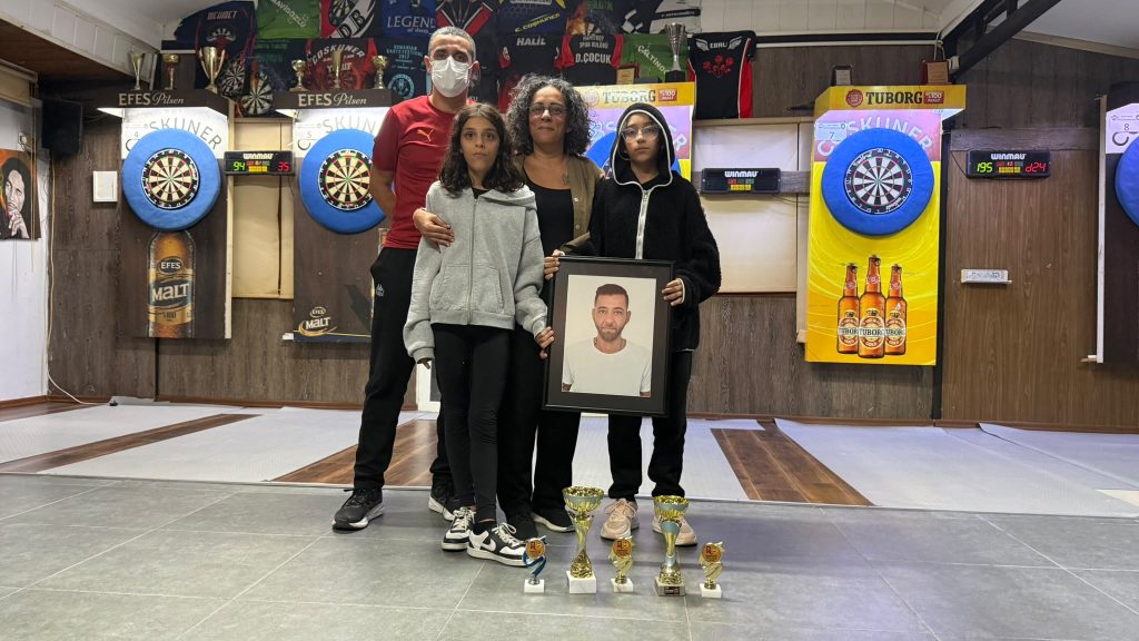 Derviş Çocuk, İbrahim Kahya anısına düzenlenen Darts turnuvasında birinci oldu
