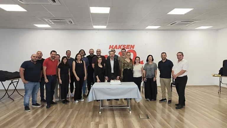 HAKSEN’in 10’uncu kuruluş yılı kutlamasına dair fotoğraf (ayrıntılar verilmemiş)