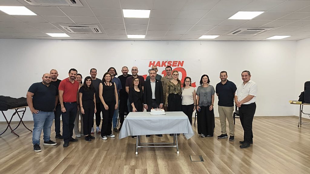 HAKSEN’in 10’uncu kuruluş yılı kutlamasına dair fotoğraf (ayrıntılar verilmemiş)
