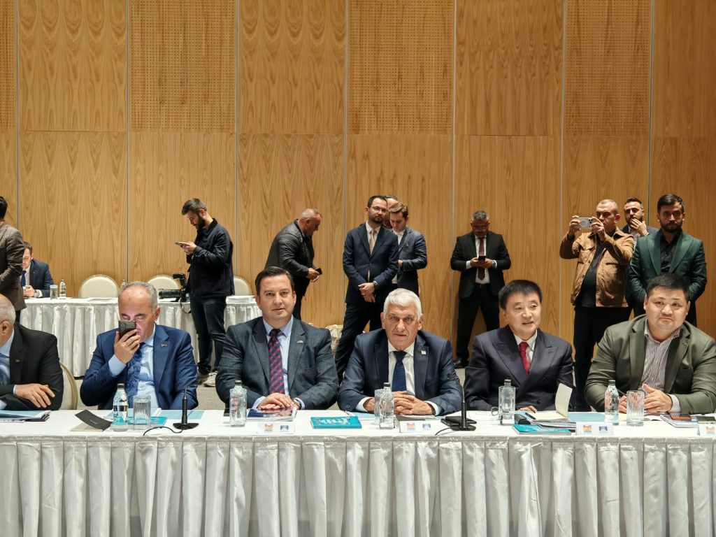 Özçınar Türk Dünyası Belediyeler Birliği toplantısına katıldı