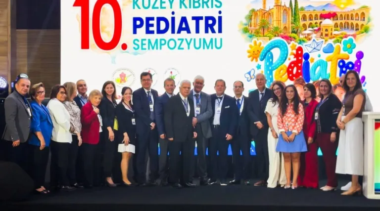 Kıbrıs Türk Pediatri Kurumu’na 2026 Avrupa Pediatri Bilim Madalyası takdim anı