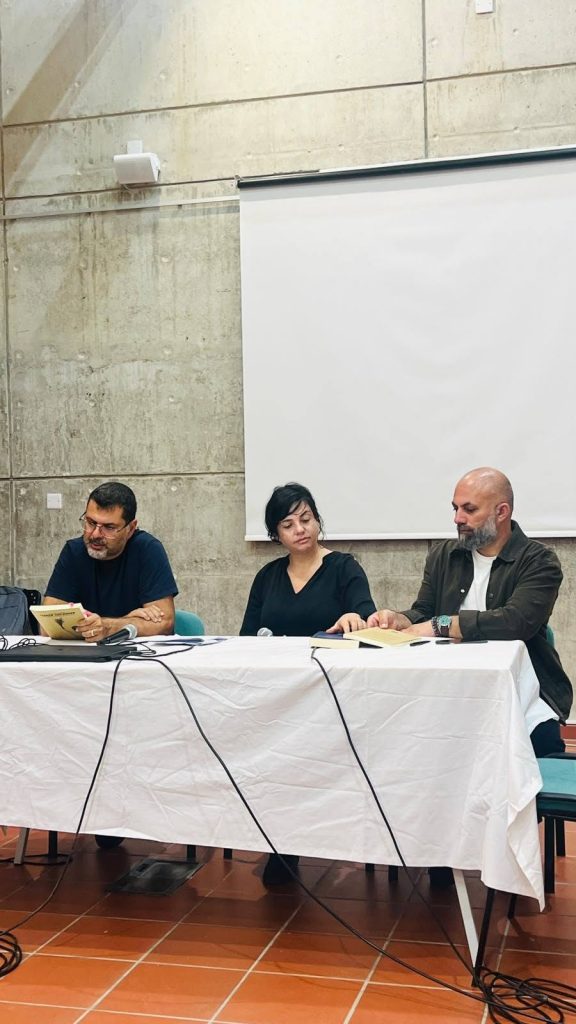 Korkmazhan, Lefkoşa Kitap Festivali'nde konuşurken veya etkinlikte bulunurken