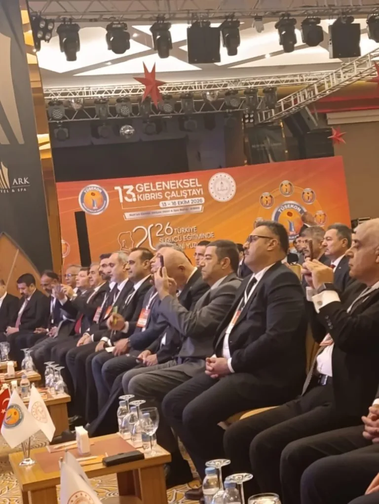 TÜSEKON çalıştayının açılış oturumu, katılımcılar ve konuşmacılar salon önünde