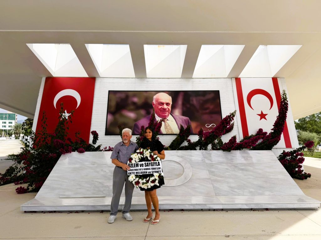 Avustralya’da yaşayan Kıbrıslı Türkler, Lefkoşa’daki anıtlara çelenk bıraktı
