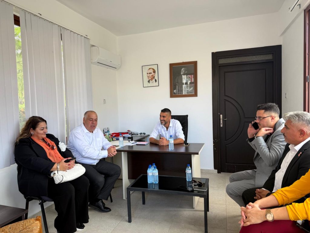 Albayrak, bölge muhtarlarıyla bir araya geldi