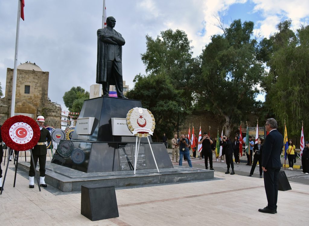 29 Ekim Cumhuriyet Bayramı... Lefkoşa Atatürk Anıtı'nda tören düzenlendi