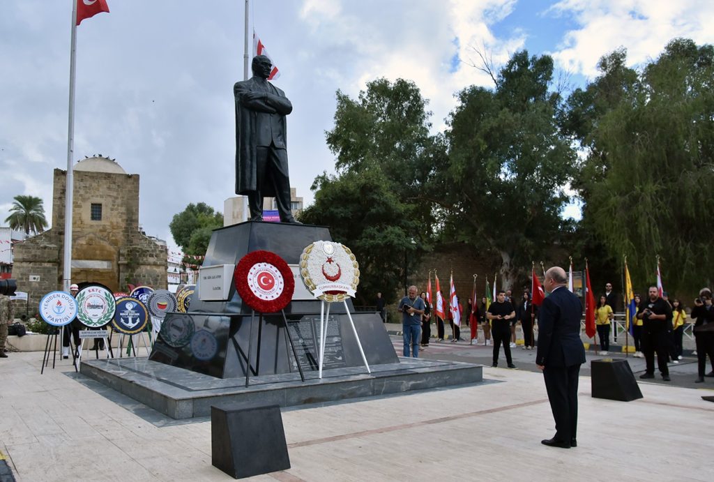 29 Ekim Cumhuriyet Bayramı... Lefkoşa Atatürk Anıtı'nda tören düzenlendi