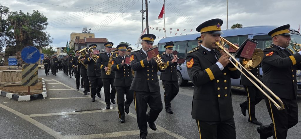 Cumhuriyet Bayramı ilçelerde törenlerle kutlandı