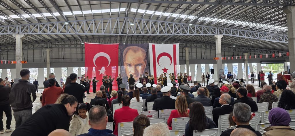 Cumhuriyet Bayramı ilçelerde törenlerle kutlandı