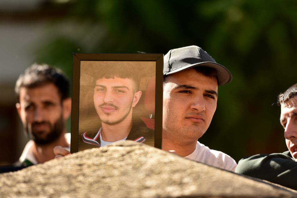 Gemi kazasında yakınlarını kaybeden aileler, Girne Mahkemesi önünde adalet çağrısında bulundu