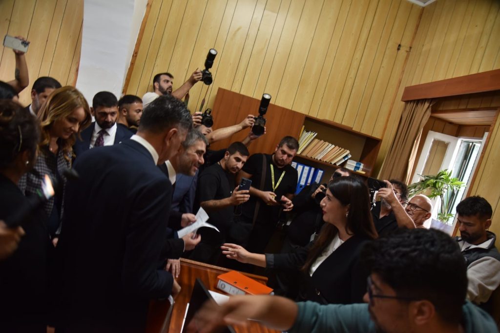 UBP adayları başvurularını yaparken bir arada görülüyor