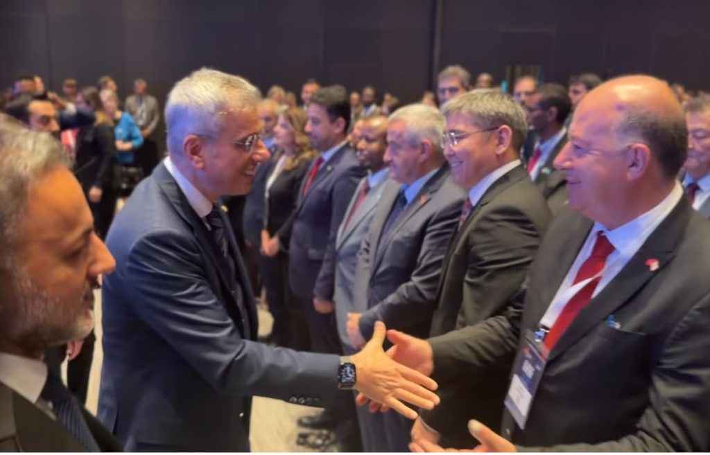 Dinçyürek, 12. Türk Tıp Dünyası Kurultayı’na katıldı