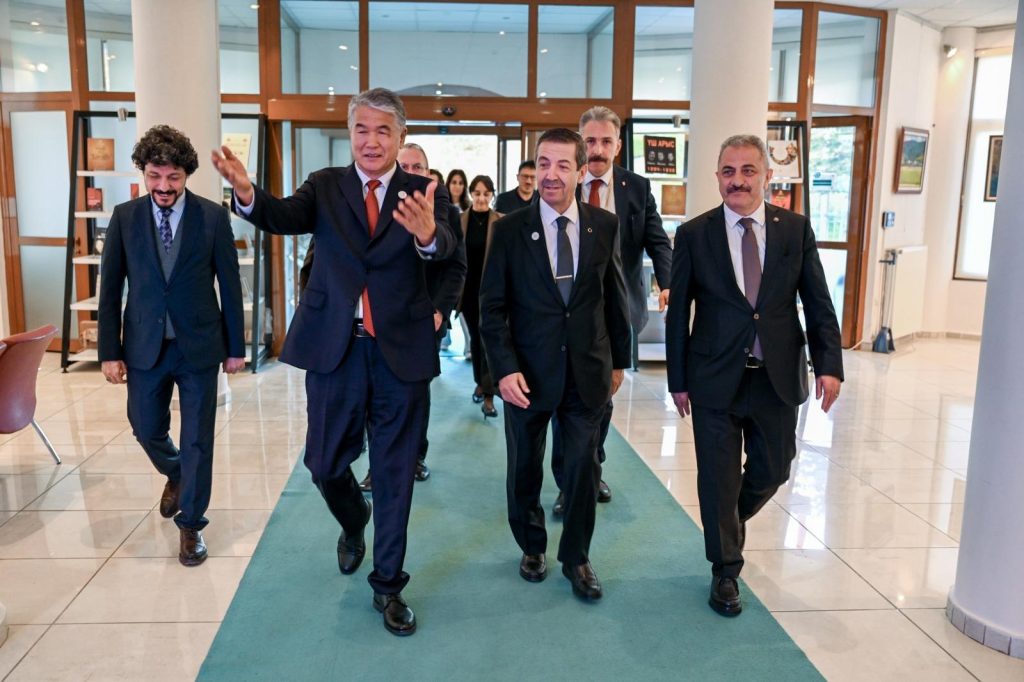 Dışişleri Bakanı Ertuğruloğlu, TÜRKSOY Genel Sekreteri ile görüştü