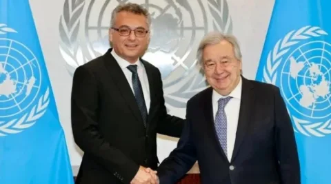 Erhürman konuşurken ciddiyetle dinleyenler; Guterres’in mektubuna dair vurgulu bir an.