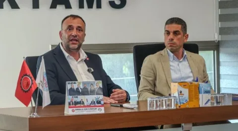 TDP heyeti KTAMS ziyaretinde bir arada duruyor, görüşme ve dayanışma görüntüsü
