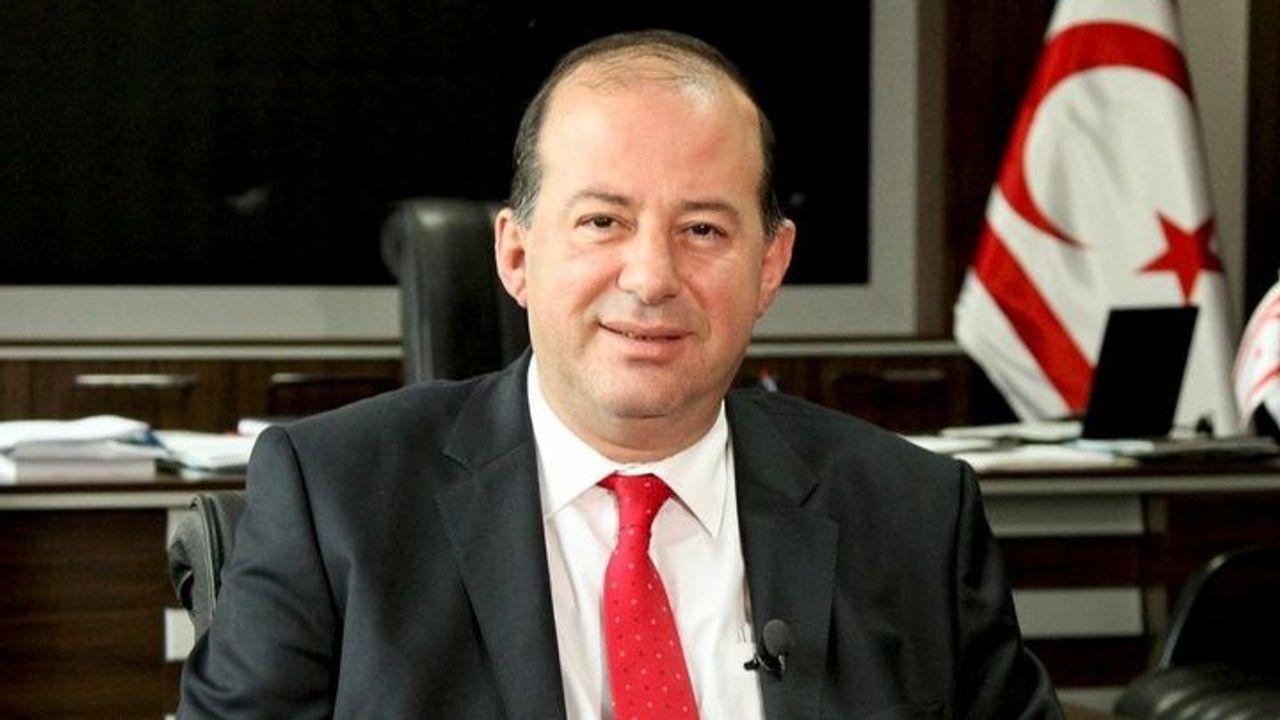 Hakan Dinçyürek, 6 Aralık seçim çağrısıyla konuşma yapıyor