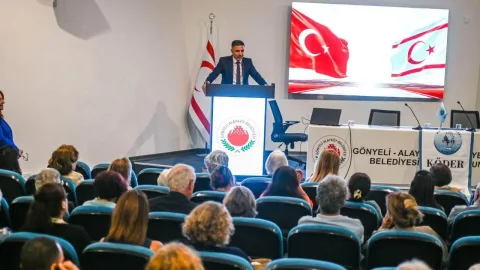 Amcaoğlu başlıklı açıklama yaparken konuşma ve dinleyenler