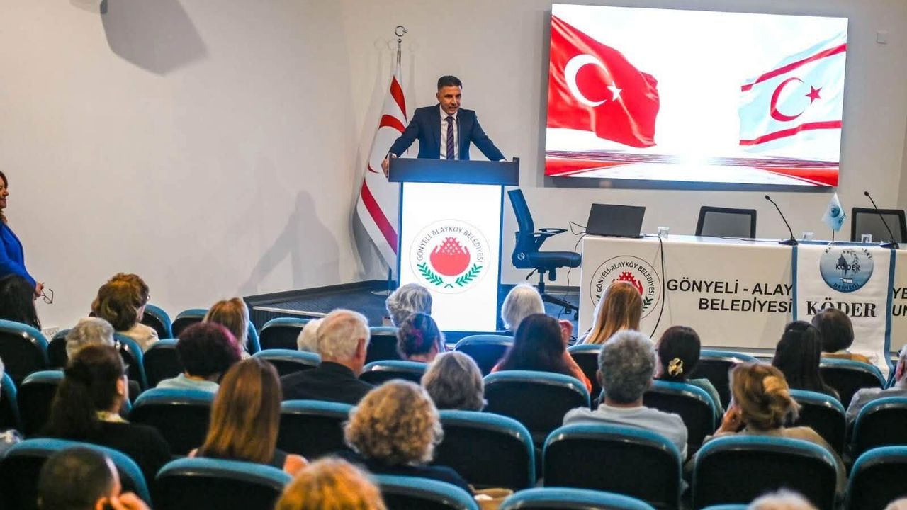 Amcaoğlu başlıklı açıklama yaparken konuşma ve dinleyenler