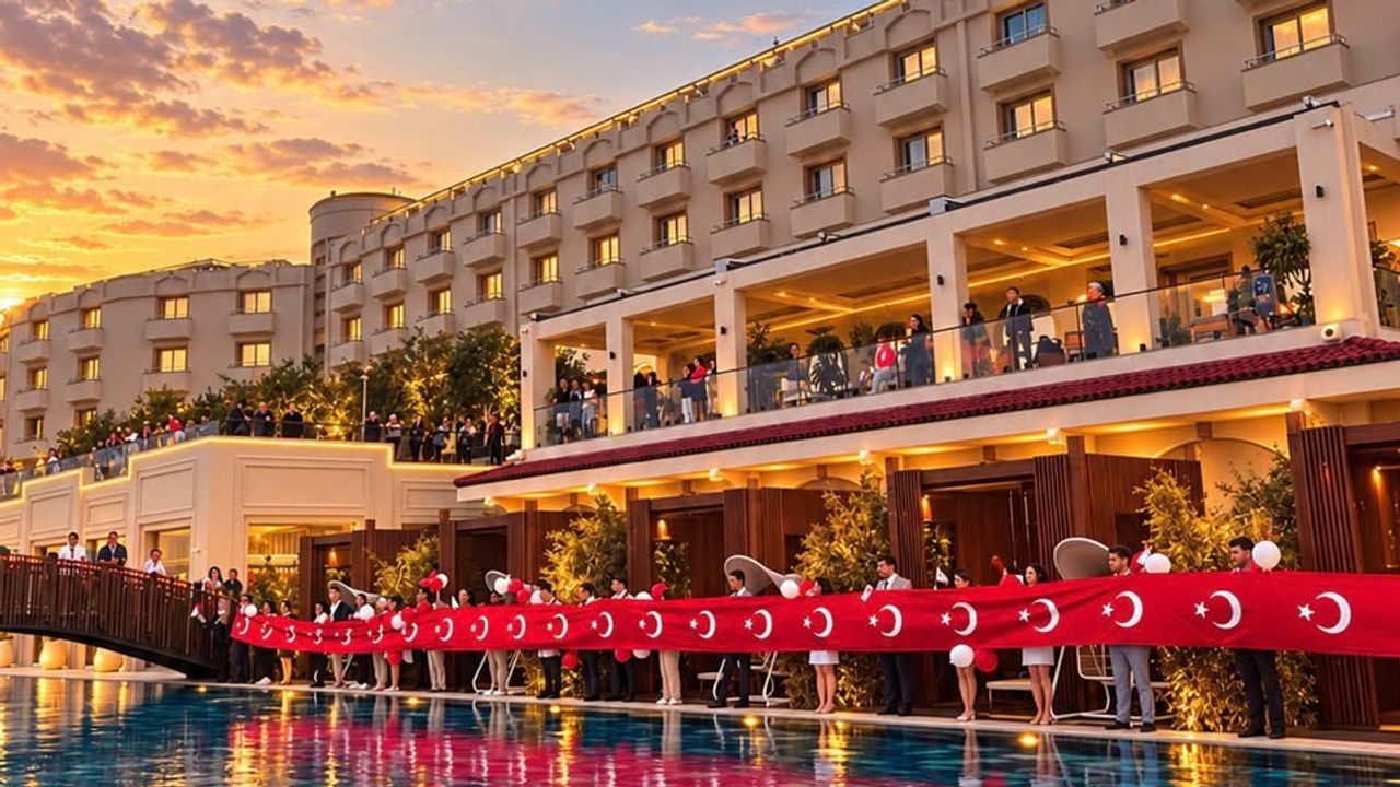 Merit Park Hotel’de Cumhuriyet Bayramı kutlamasında Türk bayrakları ve konuklar coşkuyla yer alıyor
