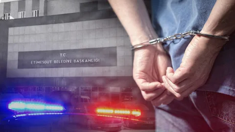 Etimesgut Belediyesi binası önünde polis ekipleri ve araçlar