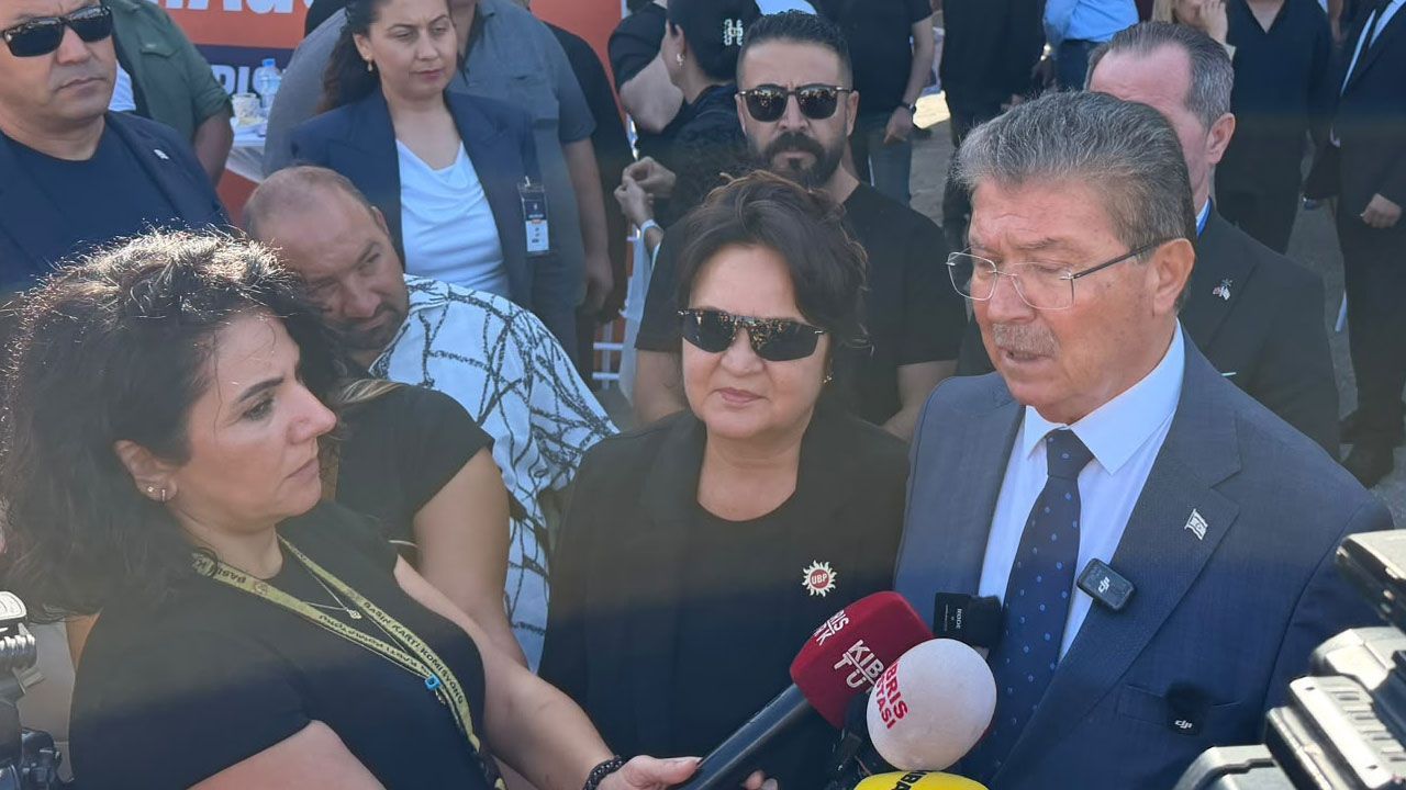 Üstte büyük puntolarla ’Üstel: UBP, 6 Aralık’ta birinci parti olacak ve hükümeti kuracak’ yazısı
