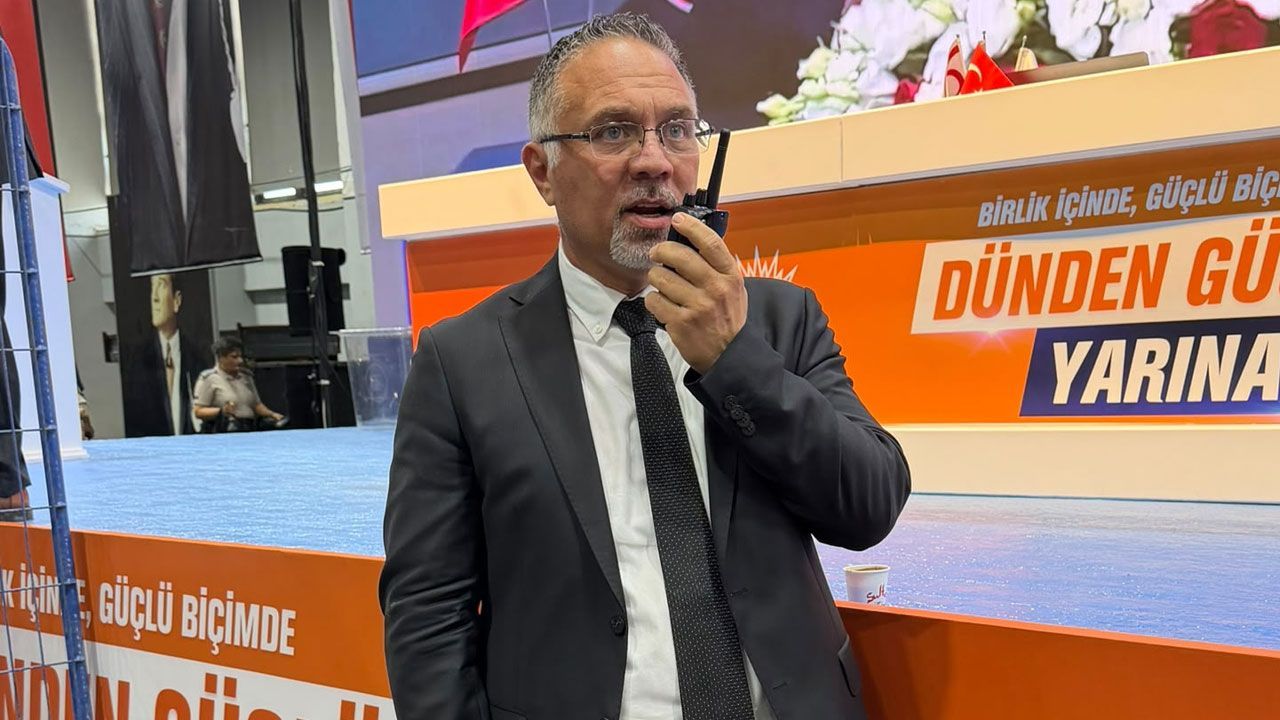 UBP iç tüzük ve dijital oy kullanımı konusuyla ilgili toplantı veya duyuru içeriğini yansıtan görsel için kısa alt metin.