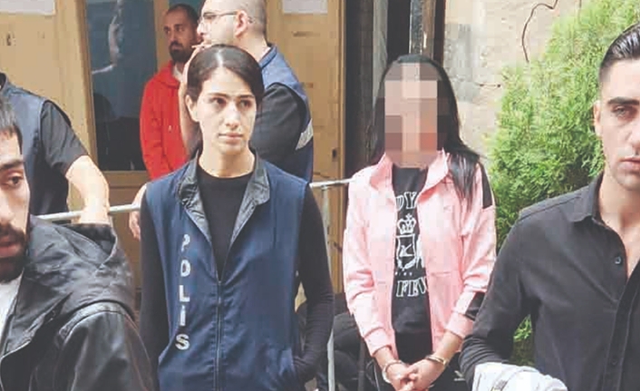 Kuralları hiçe sayan bir anı betimleyen, konu ve bağlamı haberde belirtilen fotoğraf