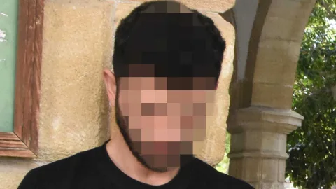 Ercan Havalimanı'nda uyuşturucu ile yakalanan zanlının adliyeye sevk edilmesi