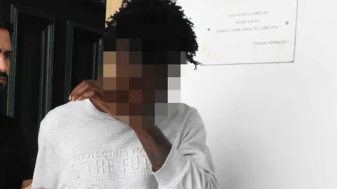 Evinde hintkeneviri bulunduğu belirtilen kişinin ifadesi ve polis işlemleriyle ilgili haber görseli