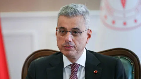 Sağlık Bakanı Memişoğlu, TRT Haber stüdyosunda konuşuyor
