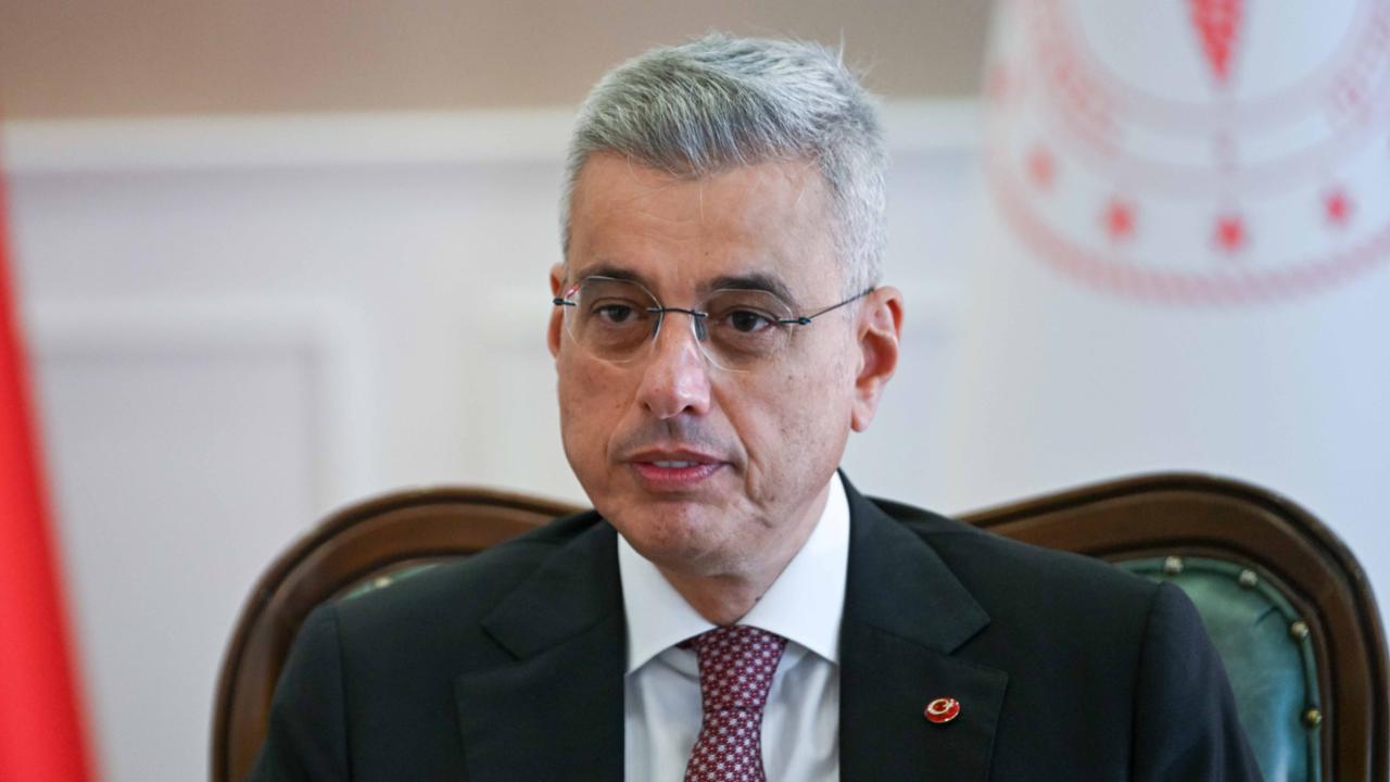 Sağlık Bakanı Memişoğlu, TRT Haber stüdyosunda konuşuyor