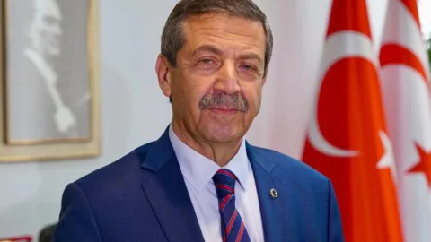 Ertuğruloğlu ile Erhürman arasındaki mutabakat tartışmasına tepki gösteren an görünümü