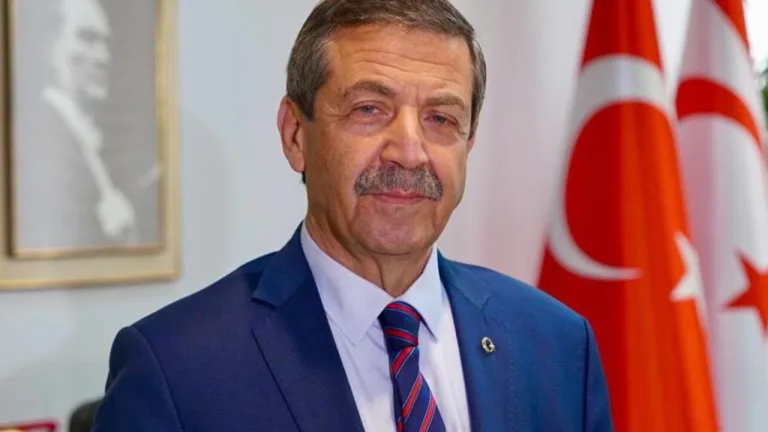 Ertuğruloğlu ile Erhürman arasındaki mutabakat tartışmasına tepki gösteren an görünümü