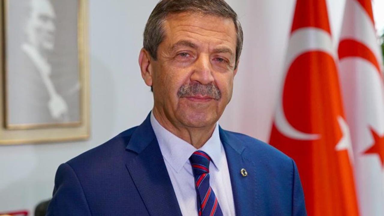 Ertuğruloğlu ile Erhürman arasındaki mutabakat tartışmasına tepki gösteren an görünümü