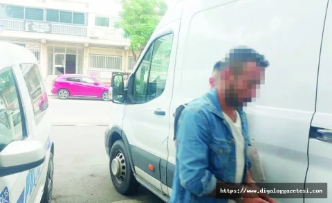 Gözaltından sonra adliye önünde bekleyen kişiler ve avukatlar, teminat işlemleriyle ilgili hareketli anlar